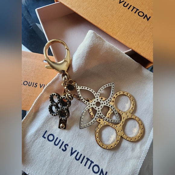 Louis Vuitton Tapage Gold and Silver Charm Keychain - Picture 1 of 12